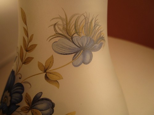 Vintage LE L E Smith Frosted Glass Country Charm Vase Blue Flowers NOS - Picture 6 of 11