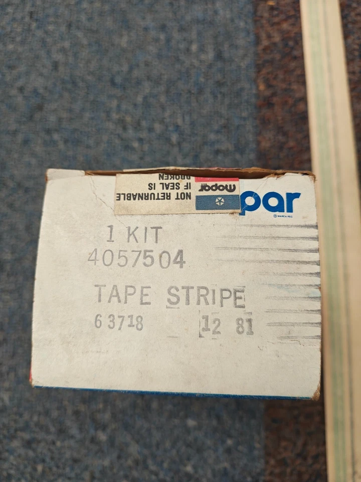 Chrysler Cordoba 1977 guardabarros derecho puerta y cuarto kit de cinta verde 4057504 nuevo en stock Foto 2 de 4