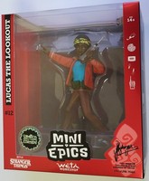 Stranger Things Mini Epics 12 Lucas Sinclair Lookout Vinyl Figur 15 Cm