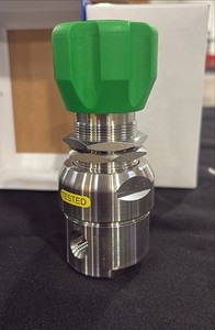 Swagelok - Pressure Reducing Regulator, 0-25 PSIG Range, 1/4" NPT, Knob Handle 