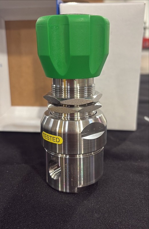 Swagelok - Pressure Reducing Regulator, 0-25 PSIG Range, 1/4" NPT, Knob Handle 