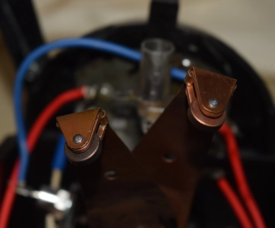 Fully Rebuilt, Refurbished, and Tested Lionel Postwar 275-Watt ZW Transformer - Image 4 of 4