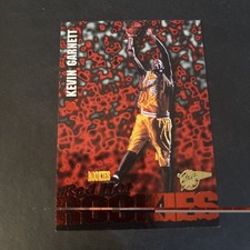 1995 Signature Rookies Fame & Fortune - Red Hot Rookies Kevin Garnett #R6 (RC)