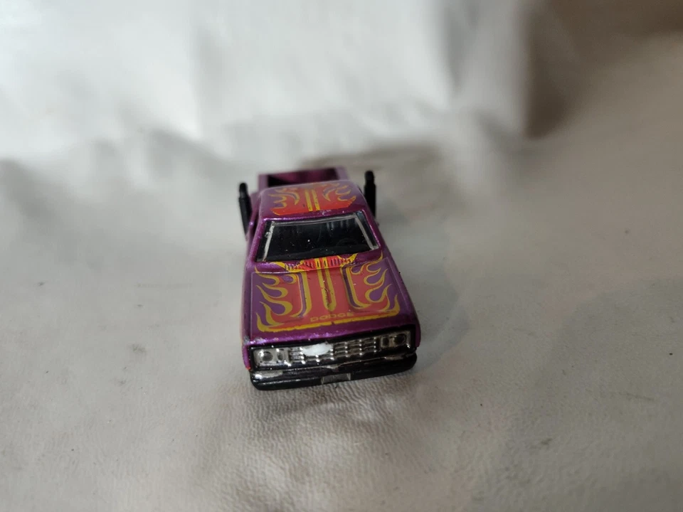 Camión Dodge Lil Red Express 1978 púrpura Hot Wheels Foto 3 de 4