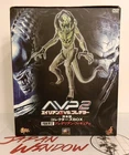 Hot Toys Battle Damaged Predalien Figure Limited Edition Japan Exclusive In Box
