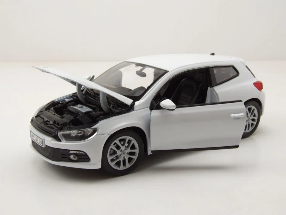VW Scirocco 3 2009 Bianco Modellino 1:24 Welly - Immagine 4 di 4