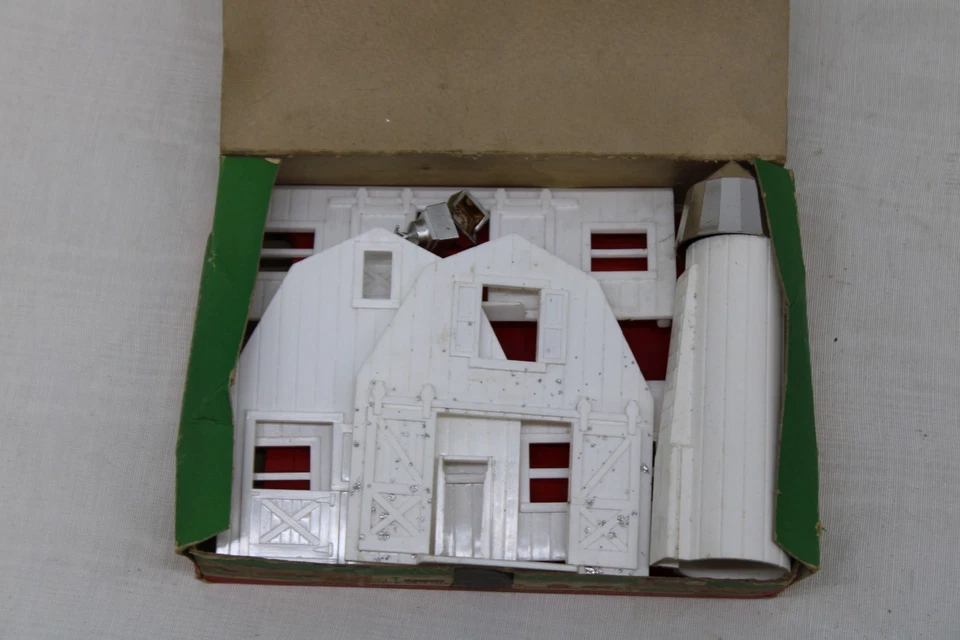 NICE! Vintage Bachmann Plasticville USA Barn Building Kit BN-1 FREE SHIPPING! - Image 2 of 3