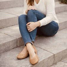 NWOB Women  s Vionic Robyn Perf Ballet Flats Brown Toffee Leather Slip On Size 8