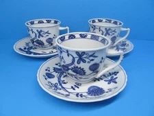 Vienna Woods Blue Onion  Split Handle Bundle Of 3 Cup And 4 Saucers VGC