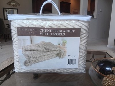 PRICE CUT! Modern Elegance Chenille Throw Blanket w Tassels  New in Pkg 50''x60''