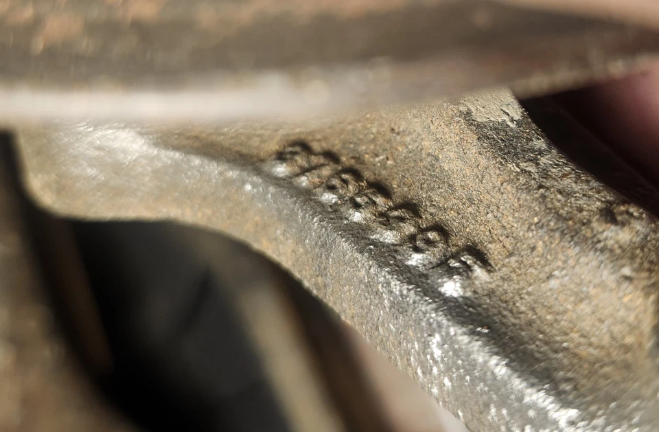 通用怠速轴承支撑臂 # 3765395 带轴承和滑轮仍连接 — 第 2/4 张图片