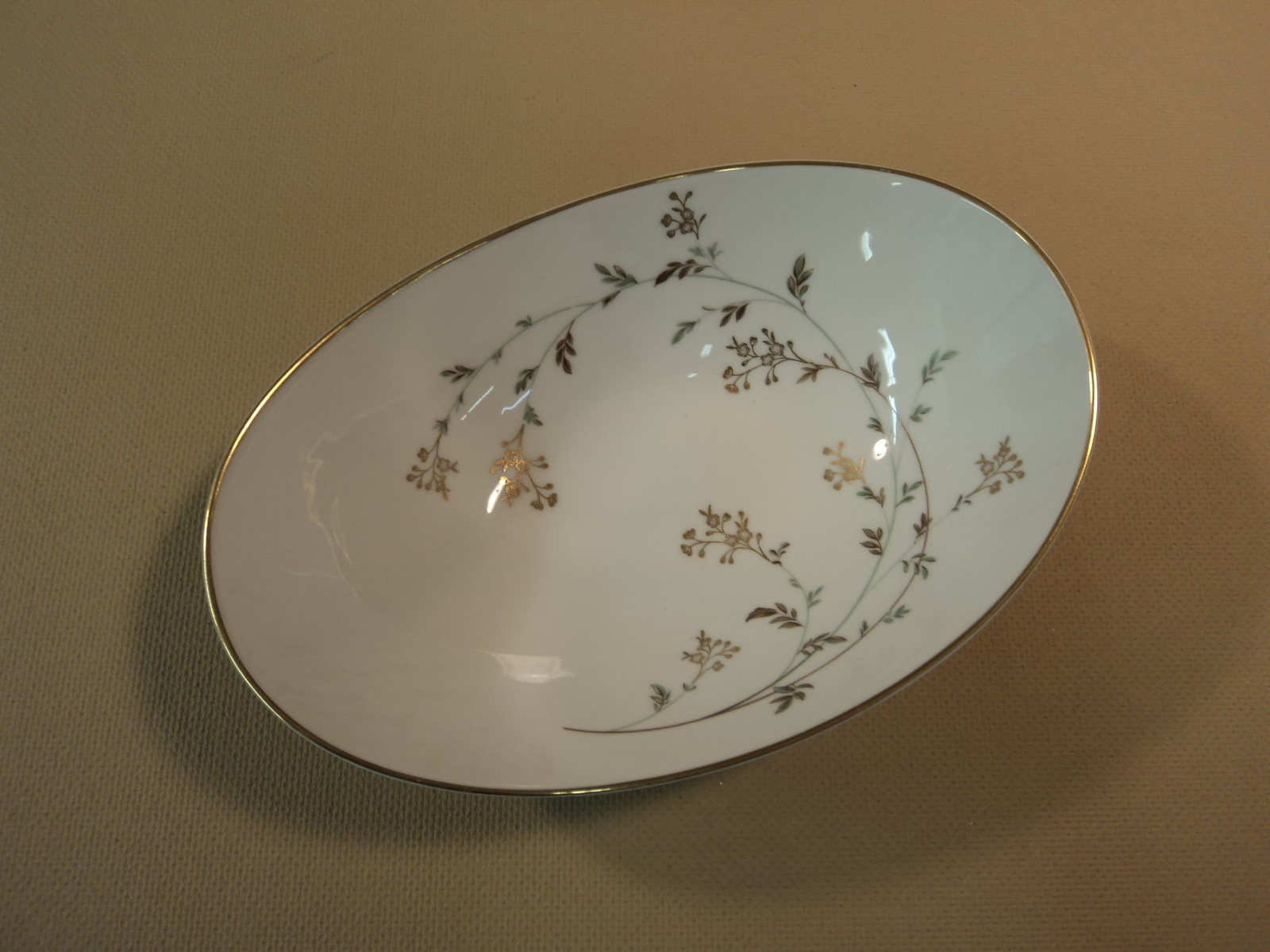 Noritake Andrea 5524 9-in Oval Vegetable White/Gray/Gold Leafs Stems China