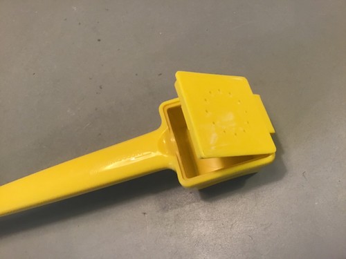 VINTAGE TUPPERWARE YELLOW CORN ON COB BUTTER SPREAD W/ SALT SHAKER BUILT IN - Picture 3 of 4