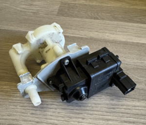 Hotpoint Aqualtis 9 kg Kondenstrockner AQC9BF7E Wasserpumpe