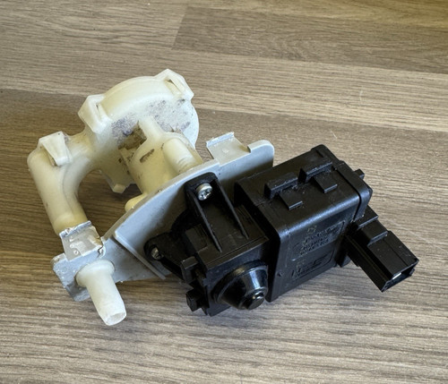 Hotpoint Aqualtis 9 kg Kondenstrockner AQC9BF7E Wasserpumpe