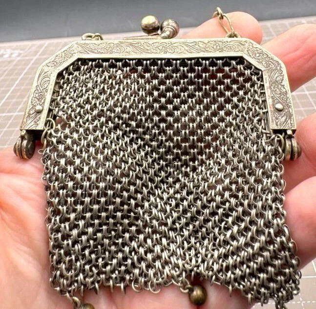Старинный посеребренный латунный сетчатый кошелек для монет 3 подвески отличное состояние товара - Изображение 4 из 4