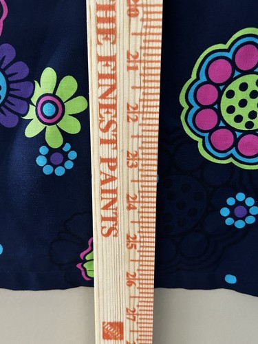 Sesame Street Tooniforms Scrub Top Women’s M All Over Print New Without Tags - Picture 6 of 7