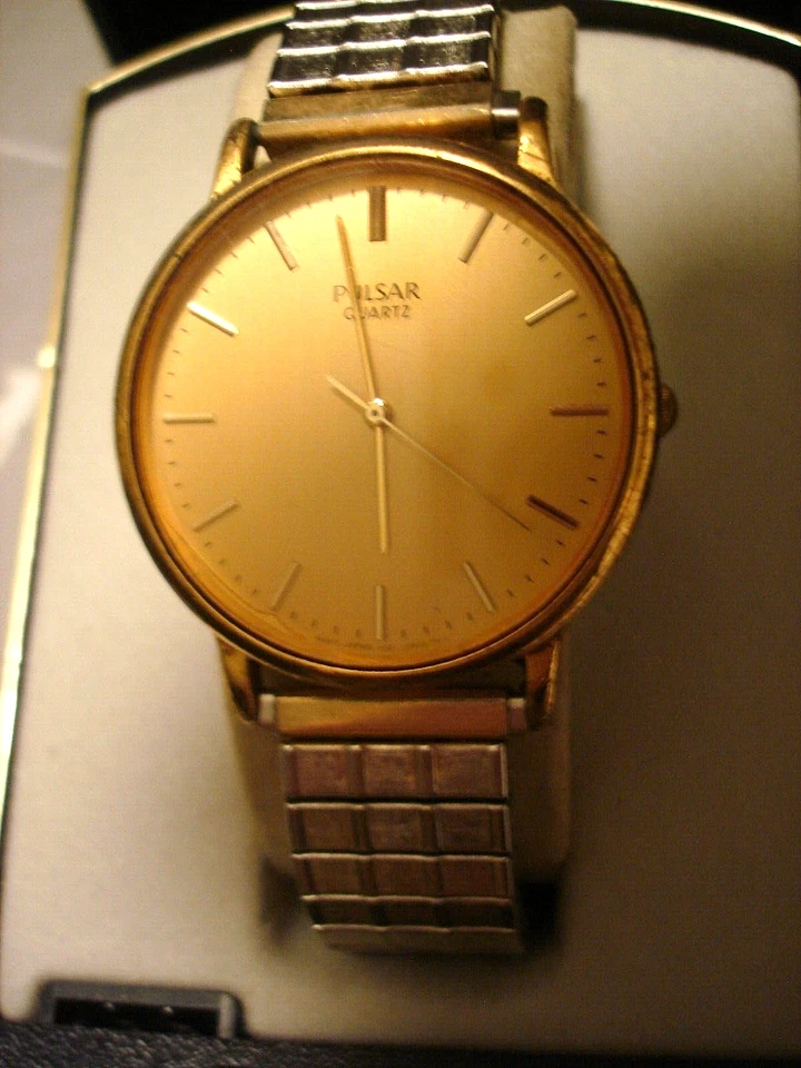 RELOJ PULSAR CUARZO AÑOS 70. REALMENTE BONITO CON BANDA DE METAL, EN CAJA CON PAPELES Foto 2 de 4
