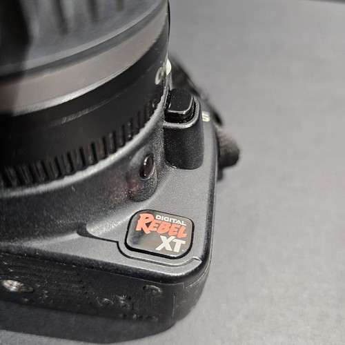 Canon EOS Rebel XT Digital Camera DS126071 - 8.0MP w Canon 18-55mm Lens UNTESTED - Picture 8 of 21