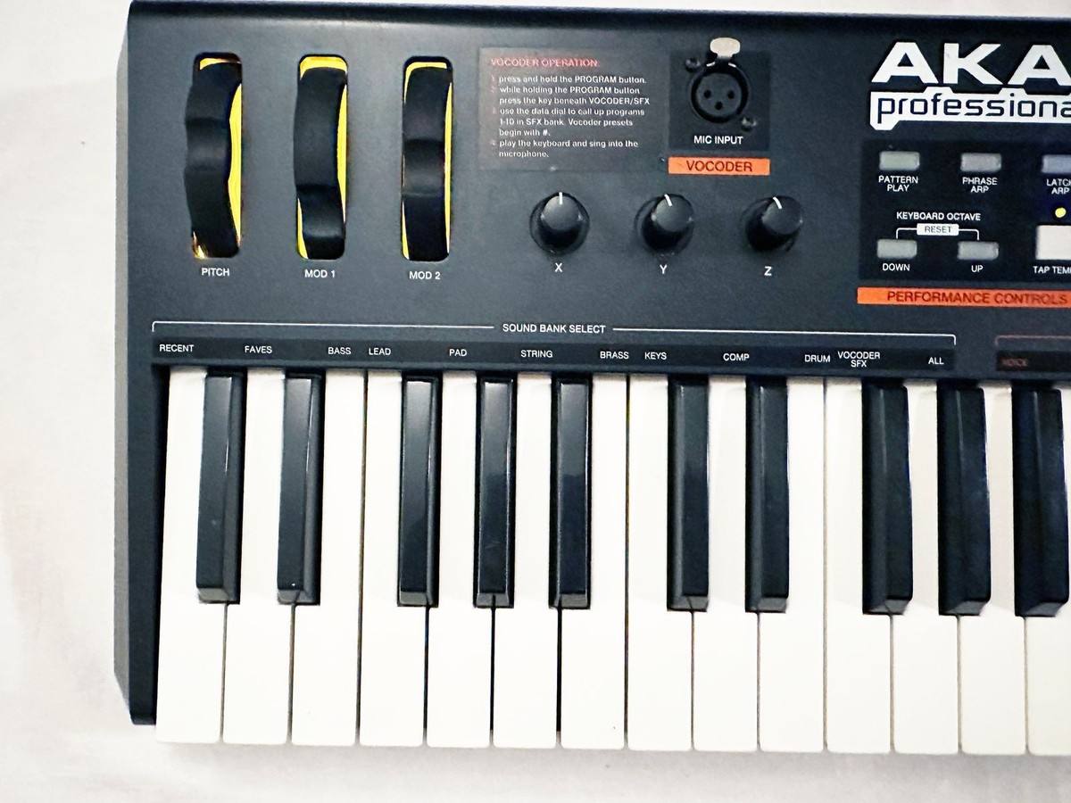 AKAI シンセサイザー MINIAK AKAi MiNiAK Analog Modeling Synthesizer. SERVICED. Sounds Perfect