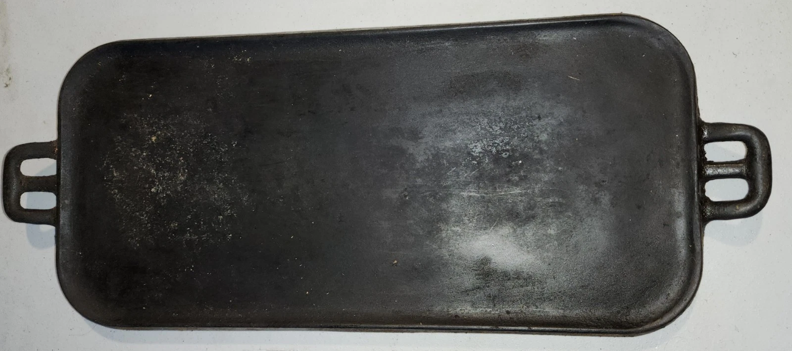 Unmarked No. 8 Cast Iron Long Griddle with custom hinged wooden carrying case