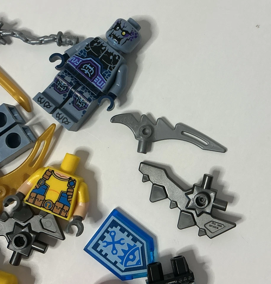 Lote de piezas de minifiguras Lego ~ Ninjago, Nexo Knights, Chima + Más ~ LEER DESCRIPCIÓN... Foto 3 de 4