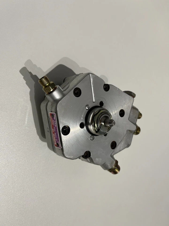 Mercedes W116 W123 W126 R107 W460 C107 280 M110 Fuel Distributor 0438100069 - Image 4 of 4