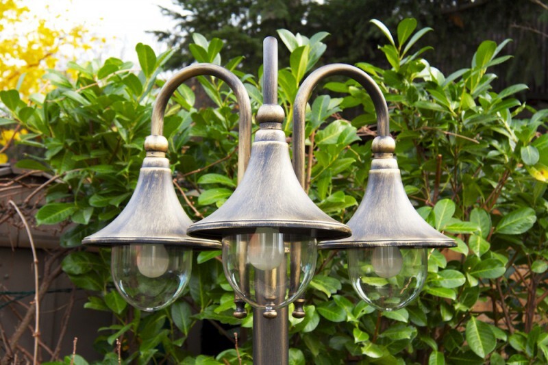 Candelabro lampada da terra esterna oro e marrone