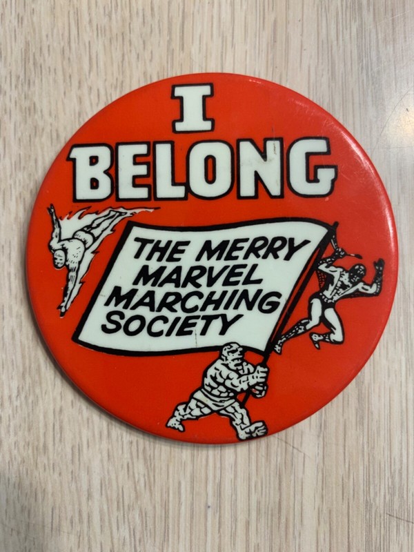 ‘64 MMMS MERRY MARVEL MARCHING SOCIETY PIN BUTTON NM 3 INCHES ORIGINAL VERY RARE