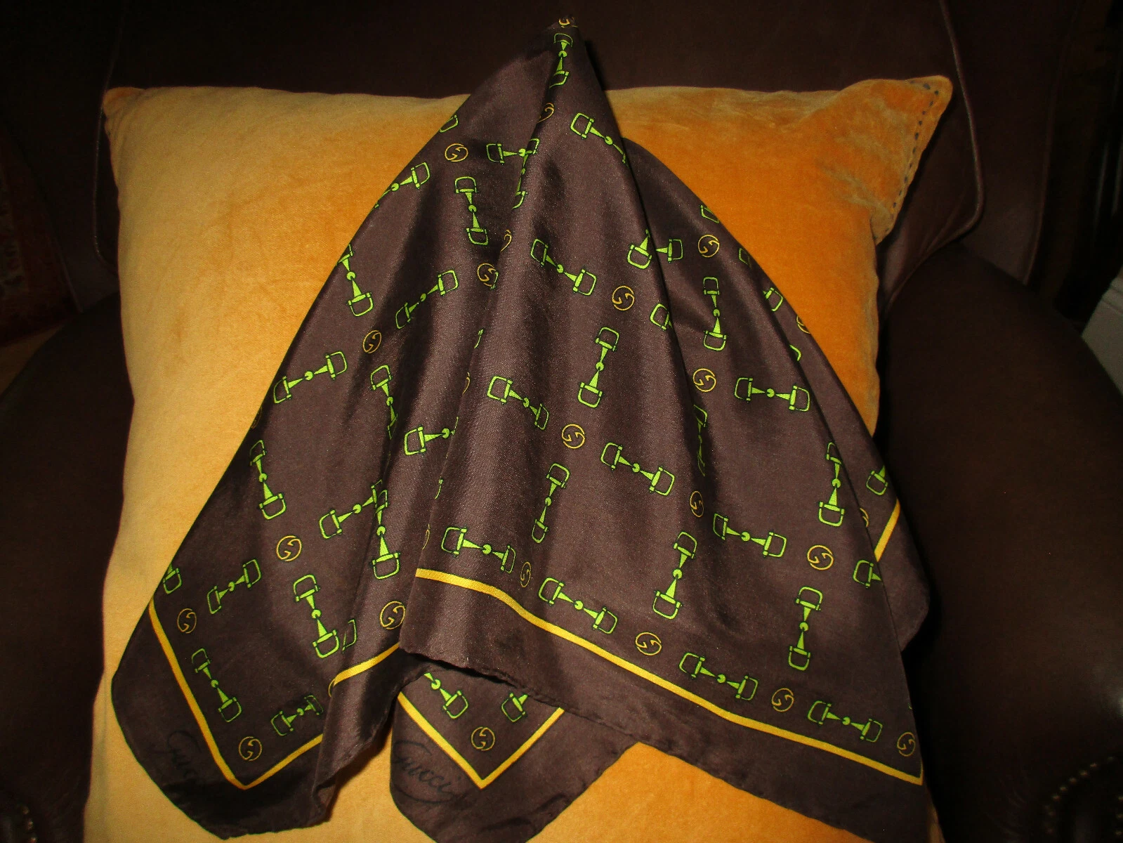 Rare foulard vintage authentique GUCCI soie ITALIE coco marron excellent 26 x26