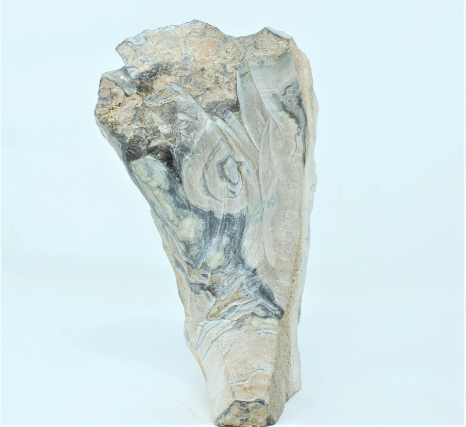 Escultura cubista moderna de piedra maciza de jade | Estatua abstracta africana tallada Foto 2 de 4