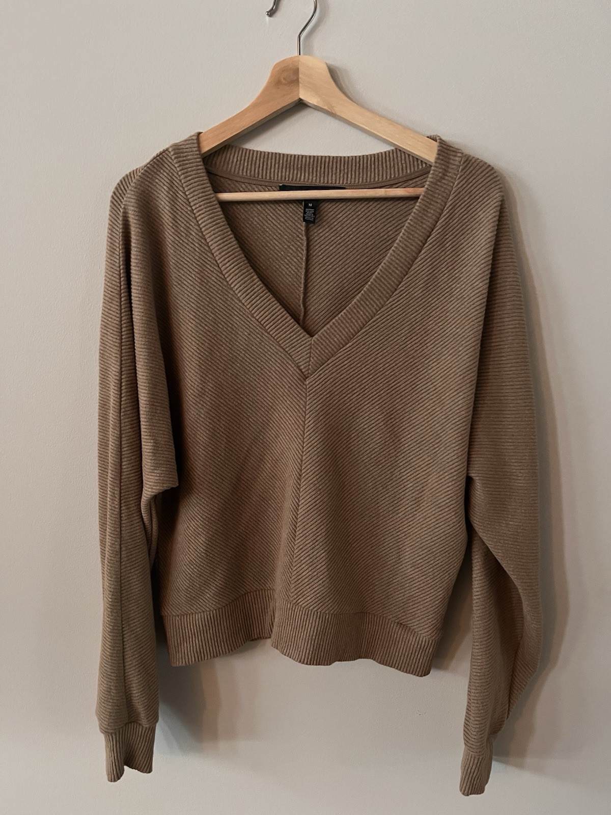 White House Black Market Tan Ribbed V Neck Sweater Medium Soft Knit Classic