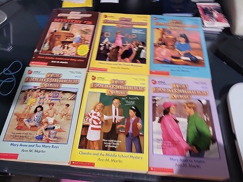 LOT OF 18 VINTAGE THE BABY SITTERS CLUB BOOKS 1,2,4,5,23, 25,26,30,33,34,40-42 + - Imagen 8 de 22