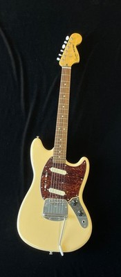 Squier Vintage Modified Mustang with Seymour Duncan Antiquity Myth PU'S