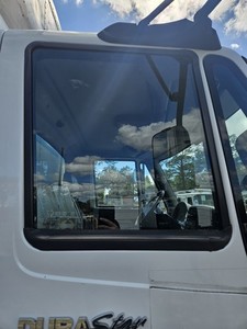 3546063C1 International Durastar Right/Pass Side Glass - USED - FAST SHIPPING