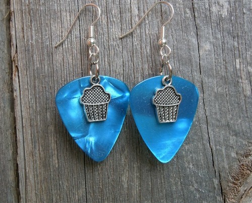 Pendientes púas para guitarra con dijes cupcake - elige tu color - Imagen 2 de 17