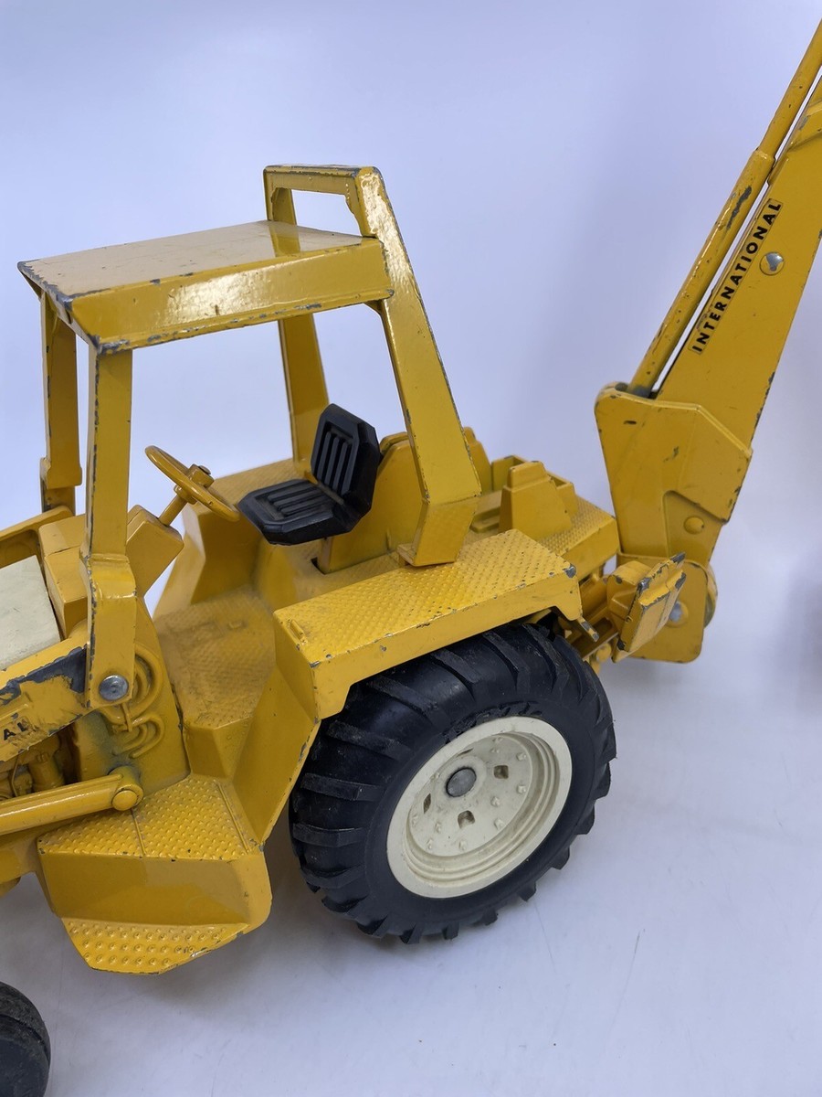 Vintage ERTL 1:16 International Harvester Tractor Loader Backhoe