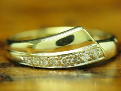 14kt 585 yellow gold ring with brilliant trim/diamond/2.2g/RG 50
