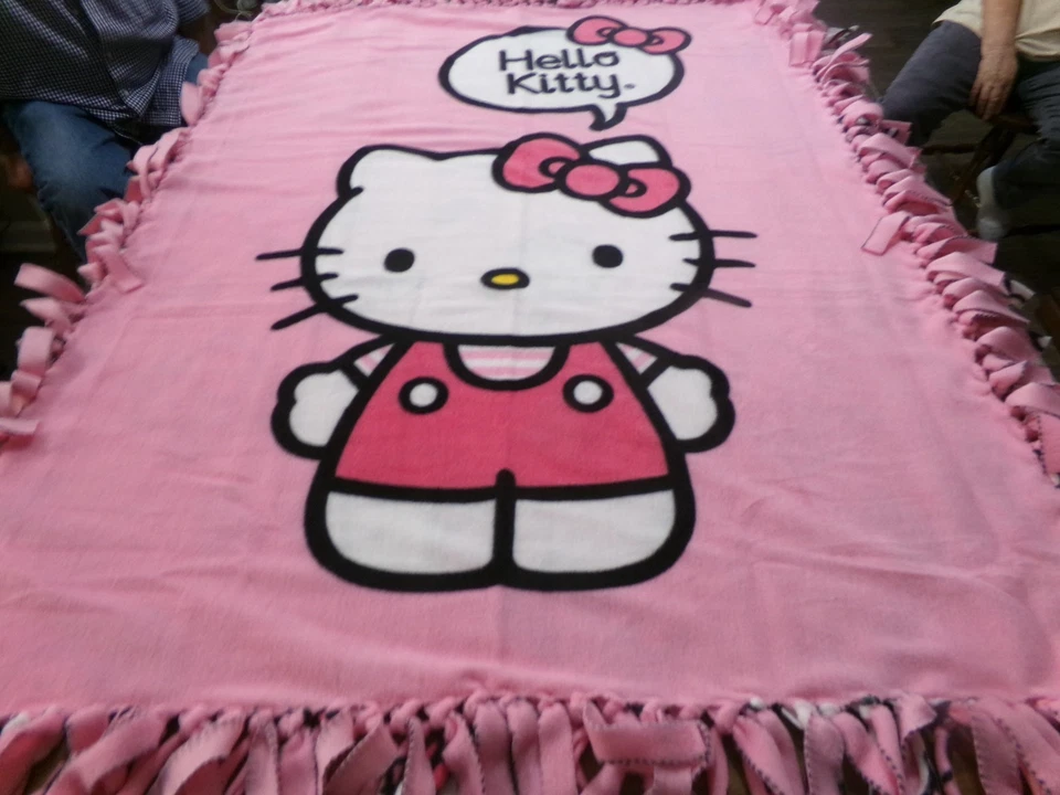 HANDMADE HELLO KITTYTHROW - Imagem 4 de 4