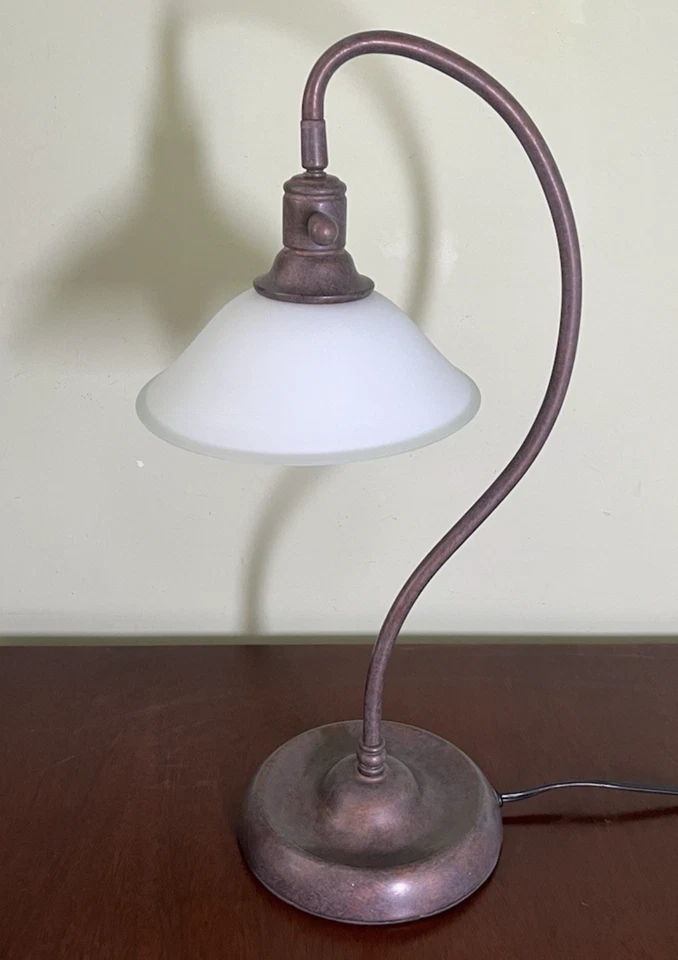 Abajur vintage 20" pescoço de cisne por Pasquale Miranda Feiss-branco sombra semi-translúcida CE - Imagem 2 de 4