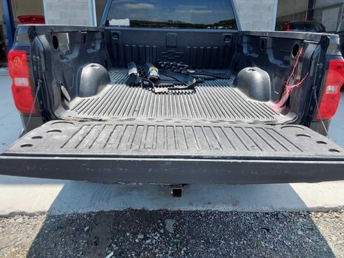 Used Tailgate fits: 2017 Chevrolet Silverado 1500 pickup w/open and close assist