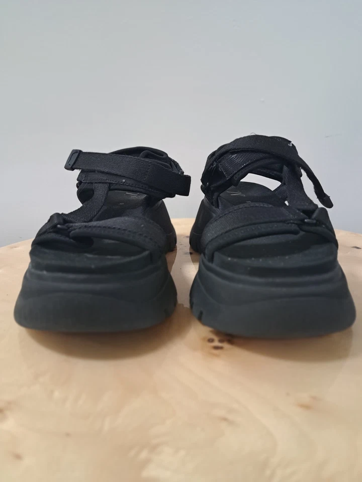 Sandalias deportivas Zara con correas negras suela de plataforma punta abierta para mujer talla 36 Foto 3 de 4