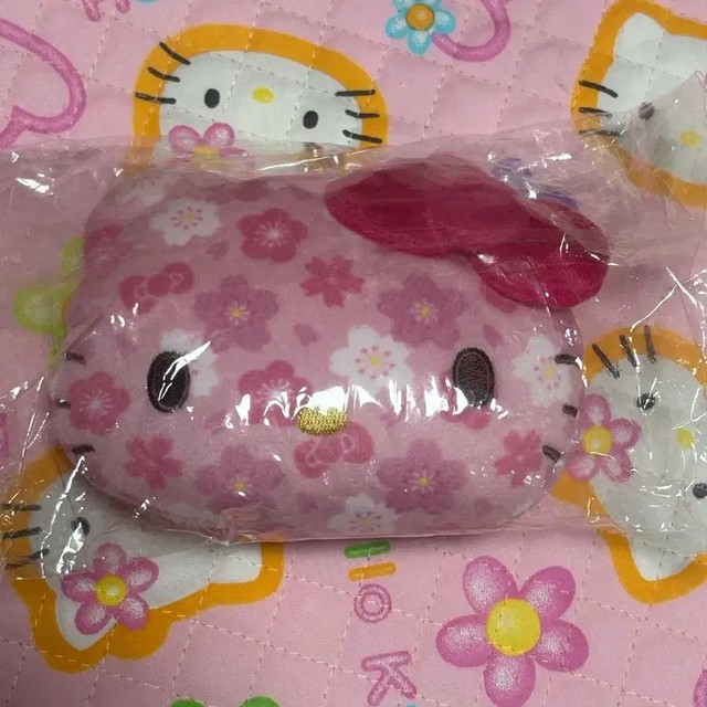 Sanrio Hello Kitty Gamaguchi Coin Purse - New