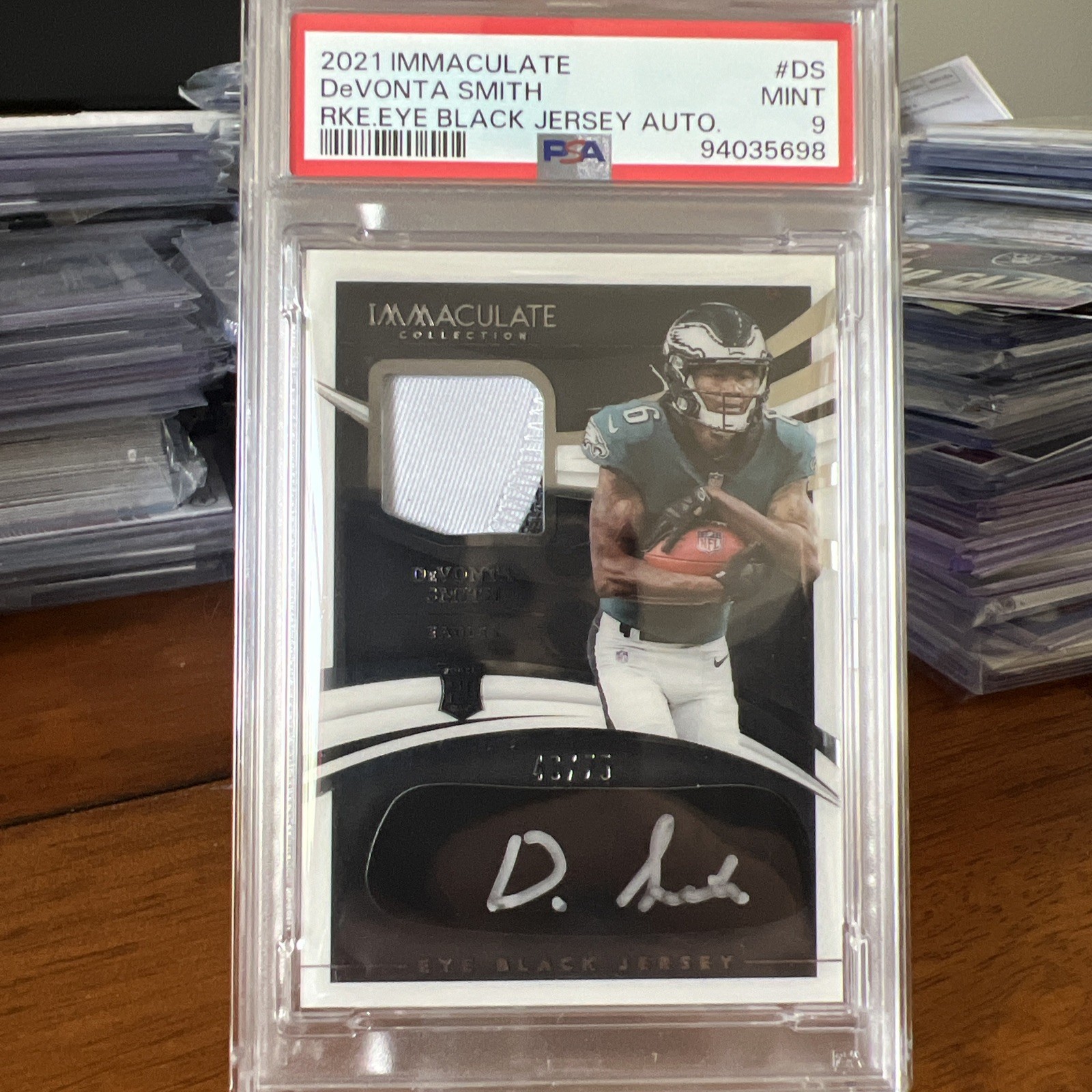 2021 Panini Immaculate Rookie Eye Black Jersey Devonta Smith #REB-DS /75