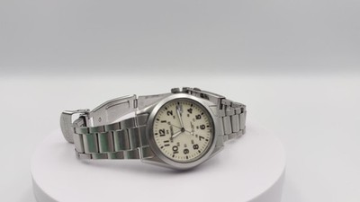 SEIKO 7N42-8260 SBCA003 Quartz Field Watch Cream Dial Arabic Date