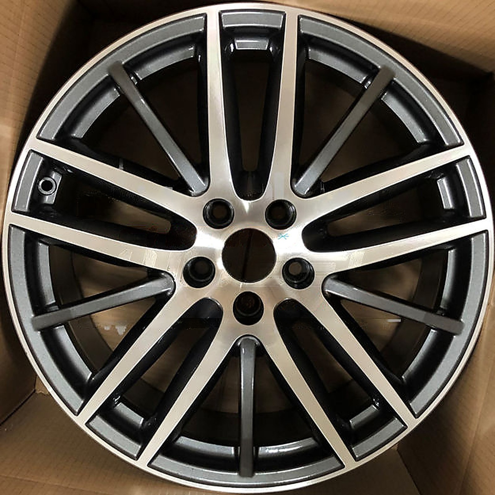 19x8.5 Alloy Wheel | Machined Charcoal Fits 2014-2015 Maserati Quattroporte