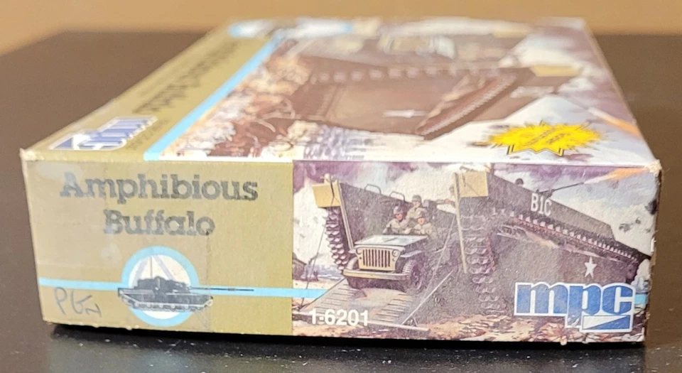 VINTAGE MPC GOLDEN OPPORTUNITY 1/72 AMPHIBIOUS BUFFALO & JEEP MODEL KIT # 1-6201 - Image 3 of 4