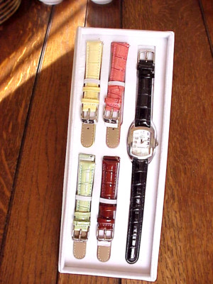 NEW LADIES INVICTA  LUPAH SPECIAL EDITION WATCH SET WITH 4 EXTRA BANDS