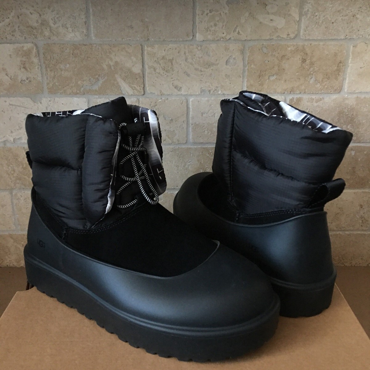 SALE【雨の日に最適♪】UGG Classic Maxi Toggle レインブーツ UGG Classic Maxi Toggle Cold-Weather Black Booties Boots