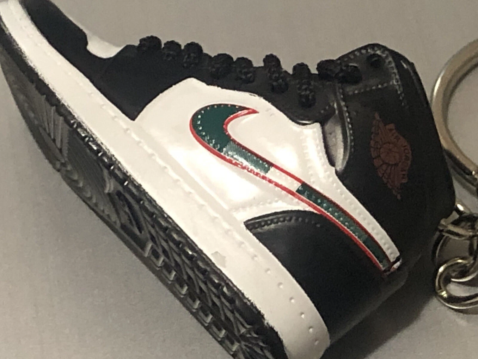 Portachiavi Scarpetta Mini Sneakers 3D Jordan 1 Chicago Nera +6 Adesivi Supreme